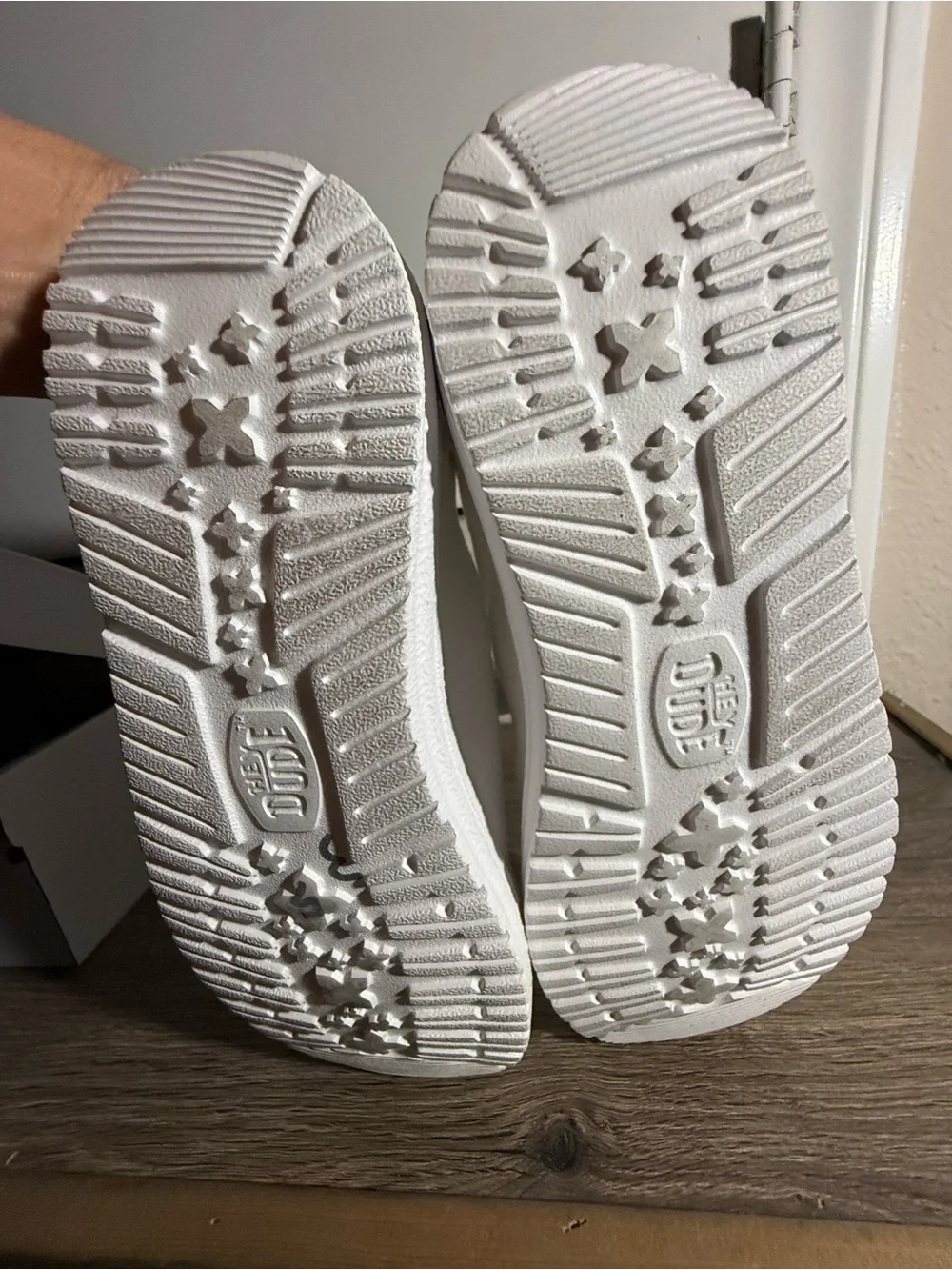 NEW HEY DUDE White Canvas Shoes 7W – Never Worn